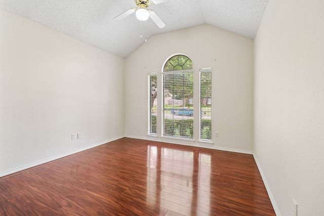 519 Kessler Street, Grand Prairie, TX 75052