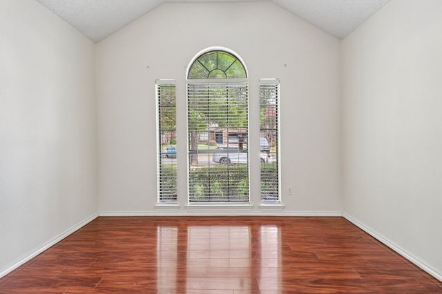 519 Kessler Street, Grand Prairie, TX 75052