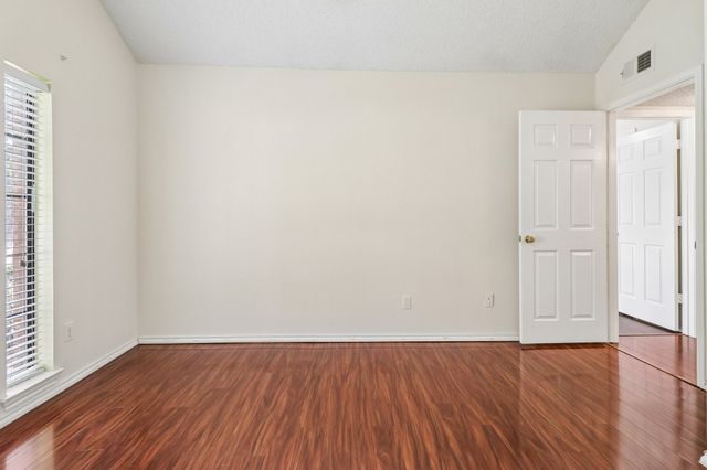 519 Kessler Street, Grand Prairie, TX 75052