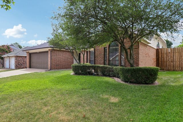 519 Kessler Street, Grand Prairie, TX 75052