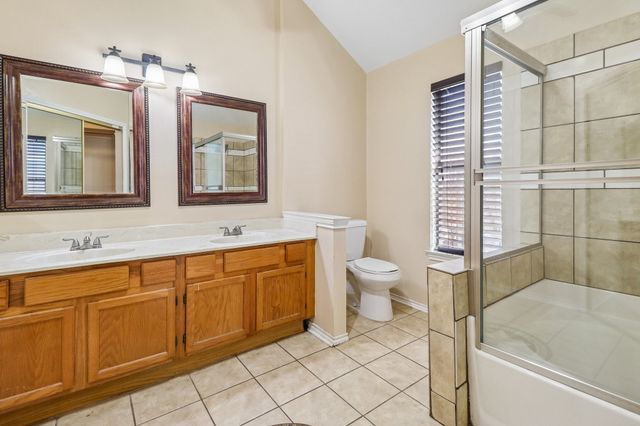 519 Kessler Street, Grand Prairie, TX 75052