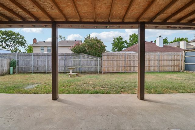 519 Kessler Street, Grand Prairie, TX 75052