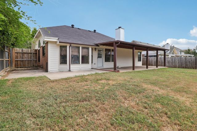 519 Kessler Street, Grand Prairie, TX 75052