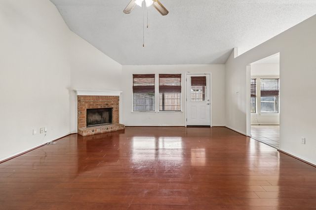 519 Kessler Street, Grand Prairie, TX 75052