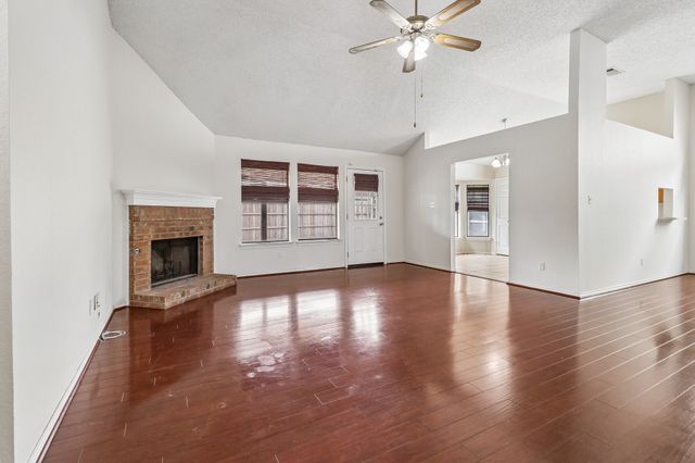 519 Kessler Street, Grand Prairie, TX 75052