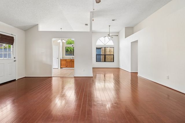 519 Kessler Street, Grand Prairie, TX 75052