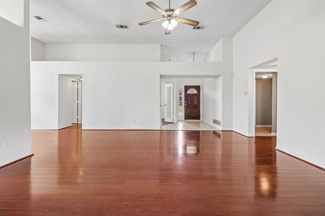 519 Kessler Street, Grand Prairie, TX 75052