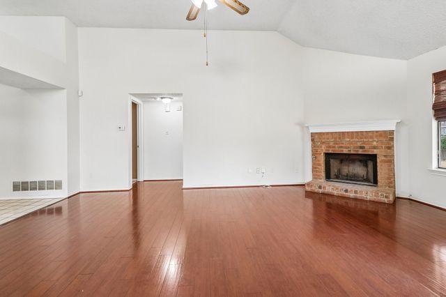 519 Kessler Street, Grand Prairie, TX 75052