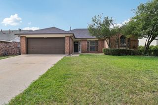 519 Kessler Street, Grand Prairie, TX 75052