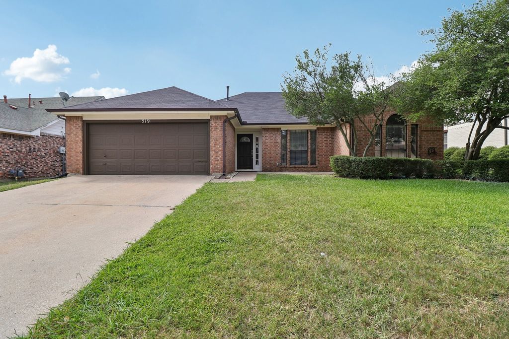 519 Kessler Street, Grand Prairie, TX 75052