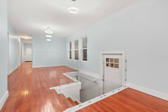 8411 S Dante Avenue, Chicago, IL 60619