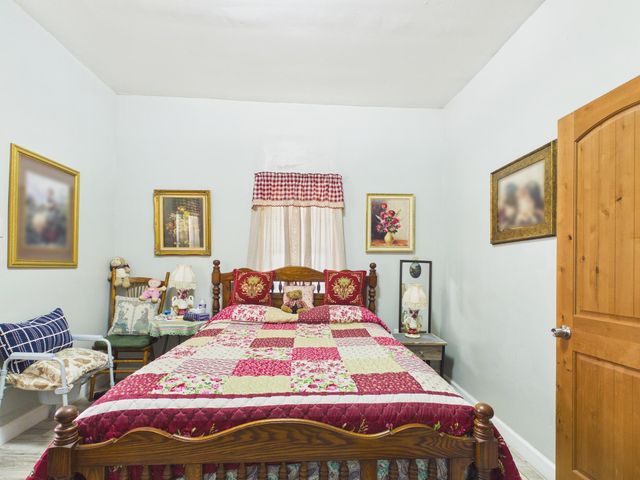 316 State Route F, Koshkonong, MO 65692