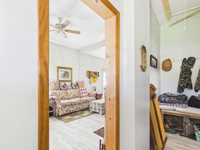 316 State Route F, Koshkonong, MO 65692