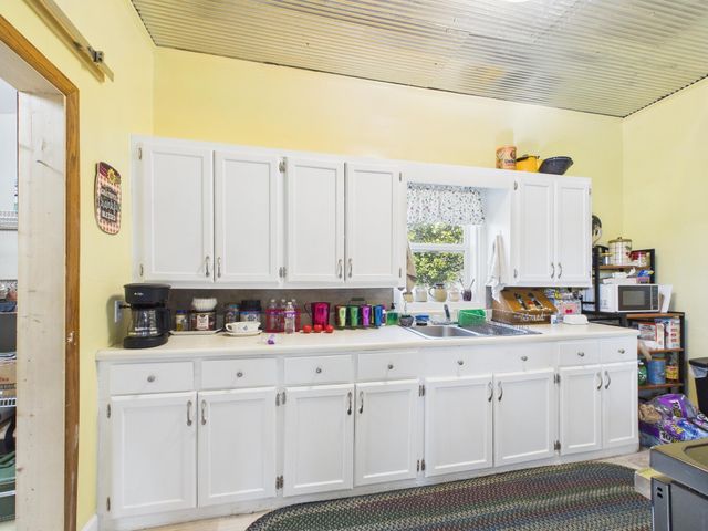 316 State Route F, Koshkonong, MO 65692