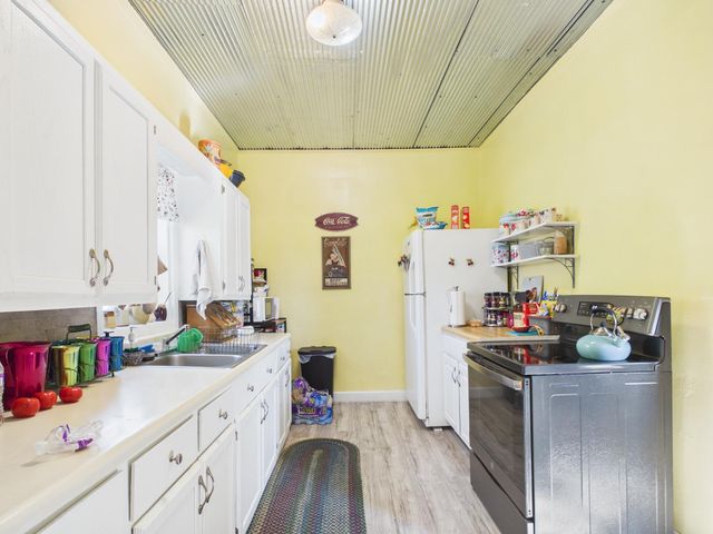 316 State Route F, Koshkonong, MO 65692