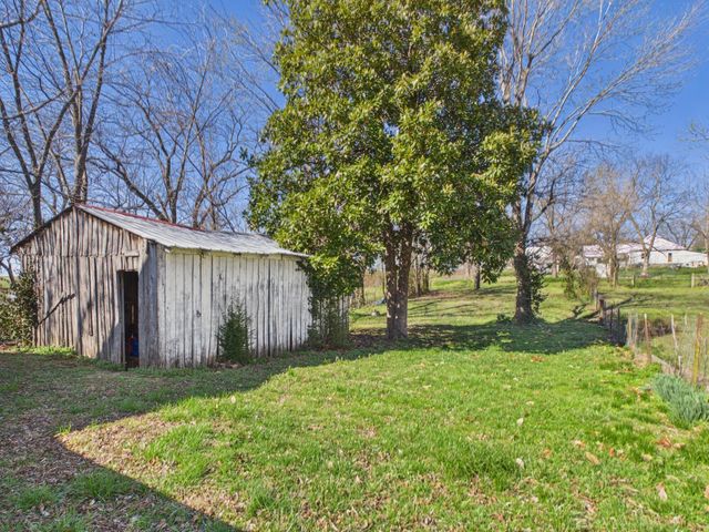 316 State Route F, Koshkonong, MO 65692