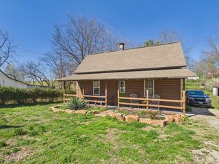 316 State Route F, Koshkonong, MO 65692