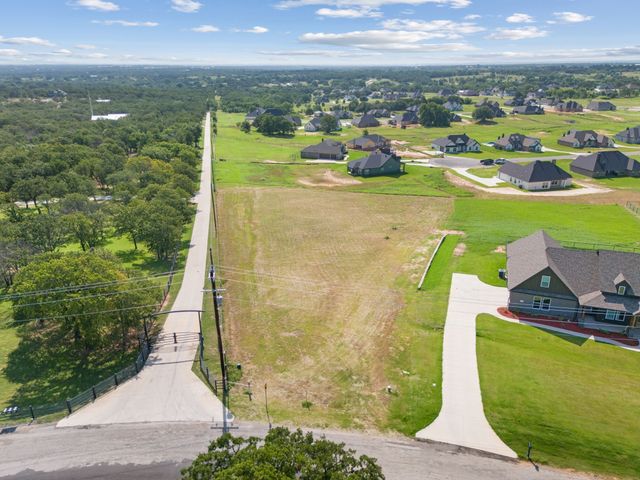 1052 N Agnes Road, Springtown, TX 76082