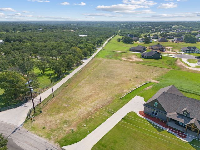 1052 N Agnes Road, Springtown, TX 76082