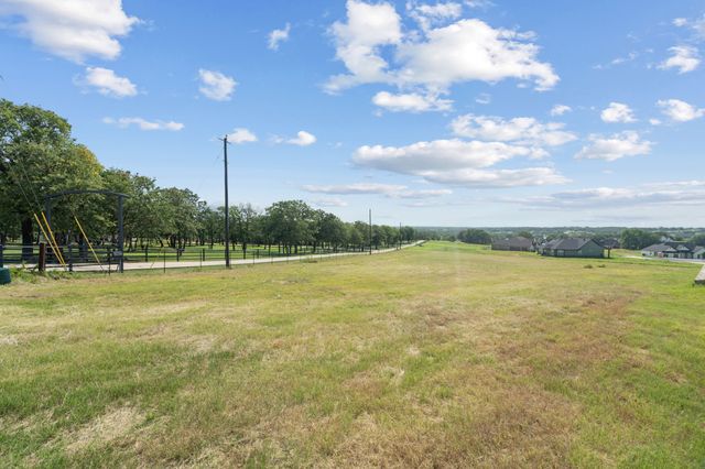 1052 N Agnes Road, Springtown, TX 76082