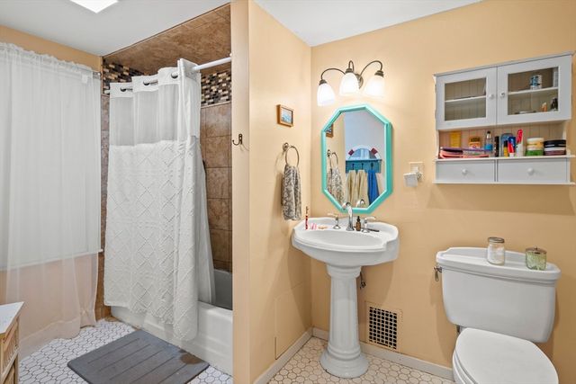 121 East Street 121, Northbridge, MA 01588