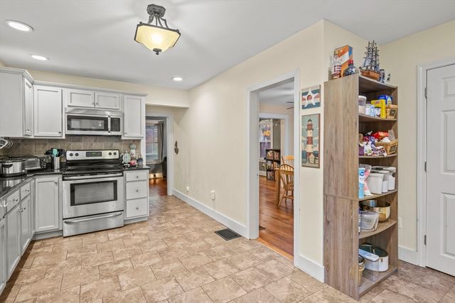 121 East Street 121, Northbridge, MA 01588