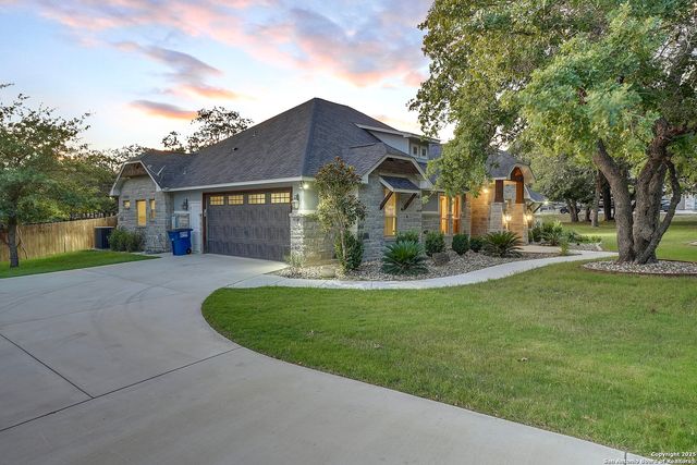 172 Bobby Lynn, Adkins, TX 78101