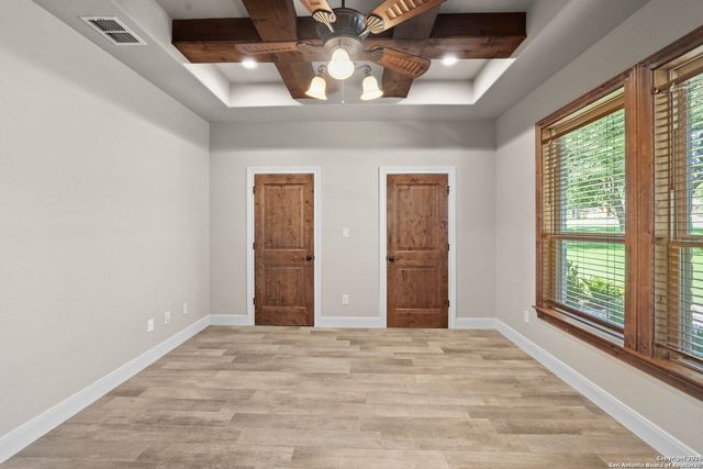 172 Bobby Lynn, Adkins, TX 78101