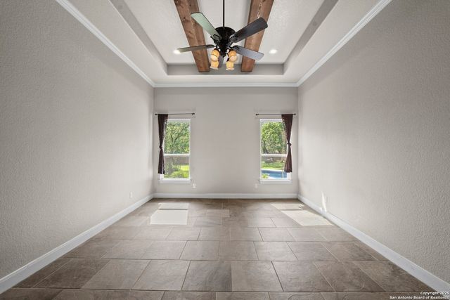 172 Bobby Lynn, Adkins, TX 78101