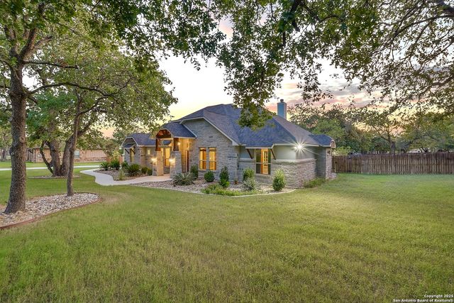 172 Bobby Lynn, Adkins, TX 78101