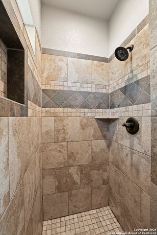 172 Bobby Lynn, Adkins, TX 78101