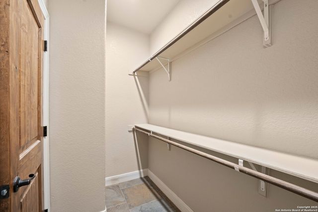 172 Bobby Lynn, Adkins, TX 78101