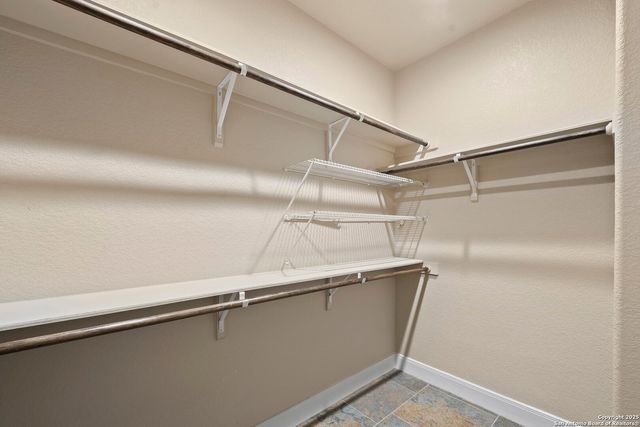 172 Bobby Lynn, Adkins, TX 78101