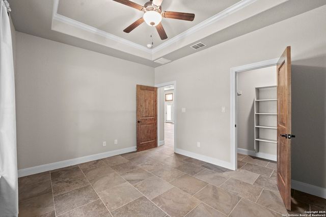 172 Bobby Lynn, Adkins, TX 78101