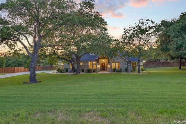 172 Bobby Lynn, Adkins, TX 78101