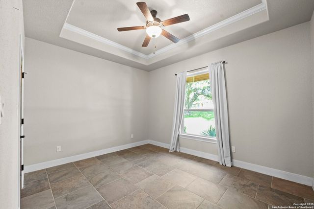 172 Bobby Lynn, Adkins, TX 78101