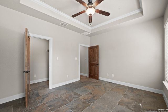 172 Bobby Lynn, Adkins, TX 78101