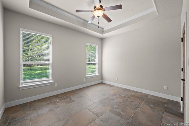 172 Bobby Lynn, Adkins, TX 78101