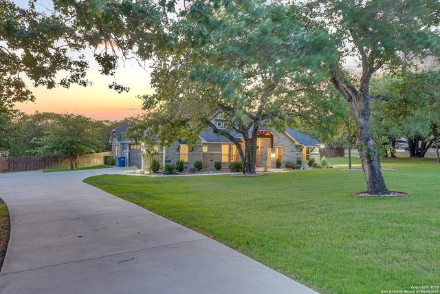 172 Bobby Lynn, Adkins, TX 78101