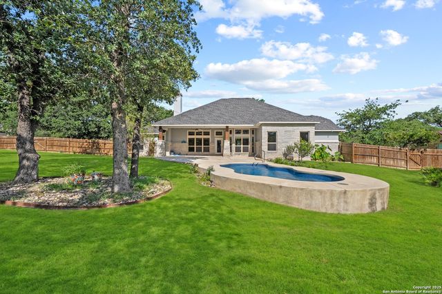 172 Bobby Lynn, Adkins, TX 78101