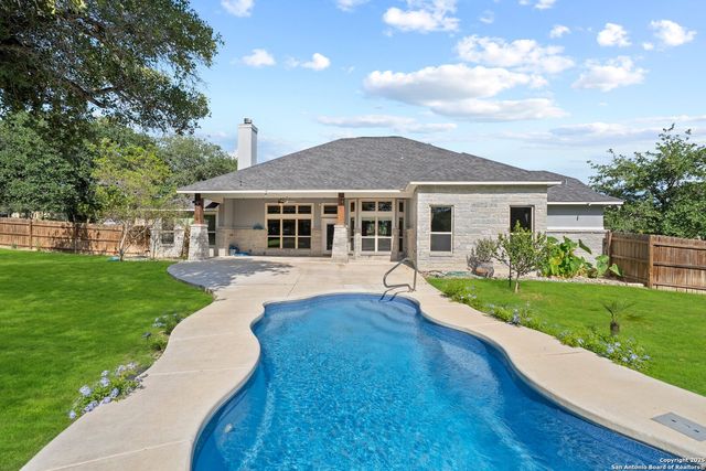 172 Bobby Lynn, Adkins, TX 78101