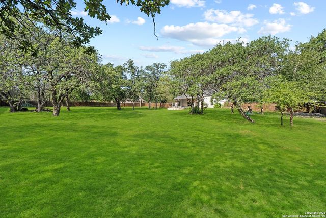 172 Bobby Lynn, Adkins, TX 78101