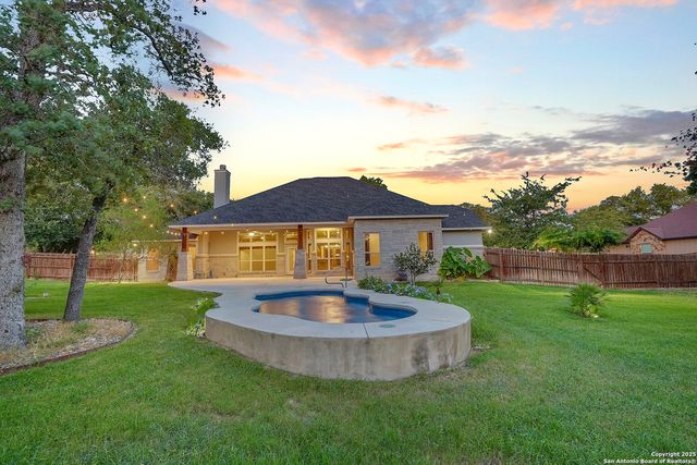 172 Bobby Lynn, Adkins, TX 78101