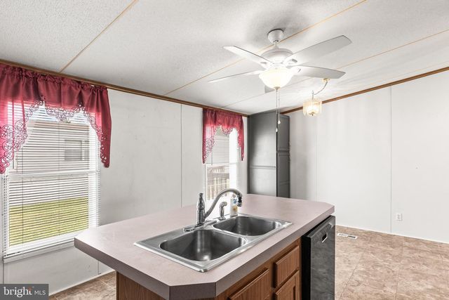 29 HAMPSHIRE DR, New Oxford, PA 17350