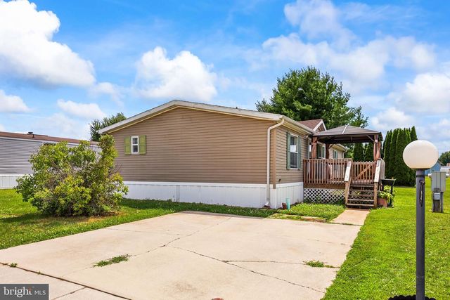 29 HAMPSHIRE DR, New Oxford, PA 17350