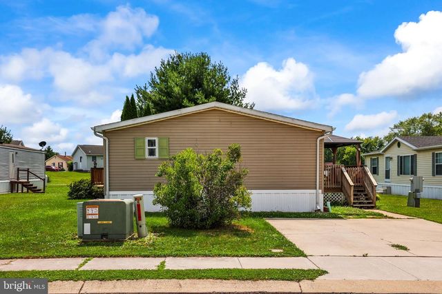 29 HAMPSHIRE DR, New Oxford, PA 17350