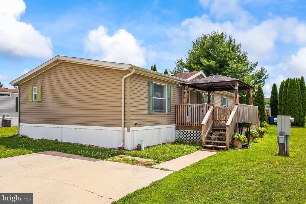 29 HAMPSHIRE DR, New Oxford, PA 17350