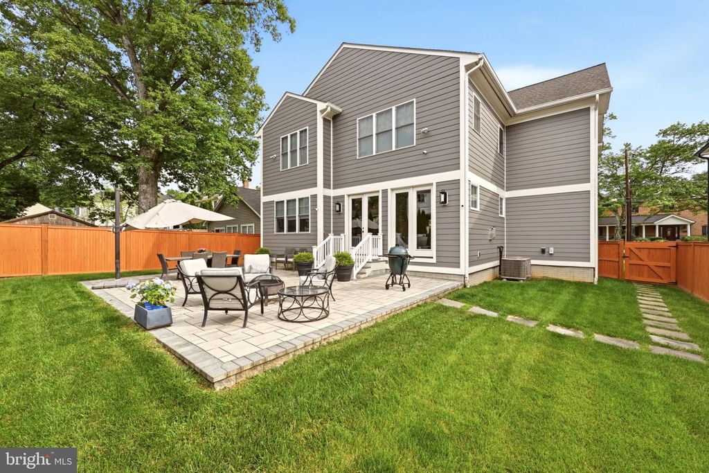Image 2 of property listing at 4415 COLCHESTER DR, Kensington, MD 20895