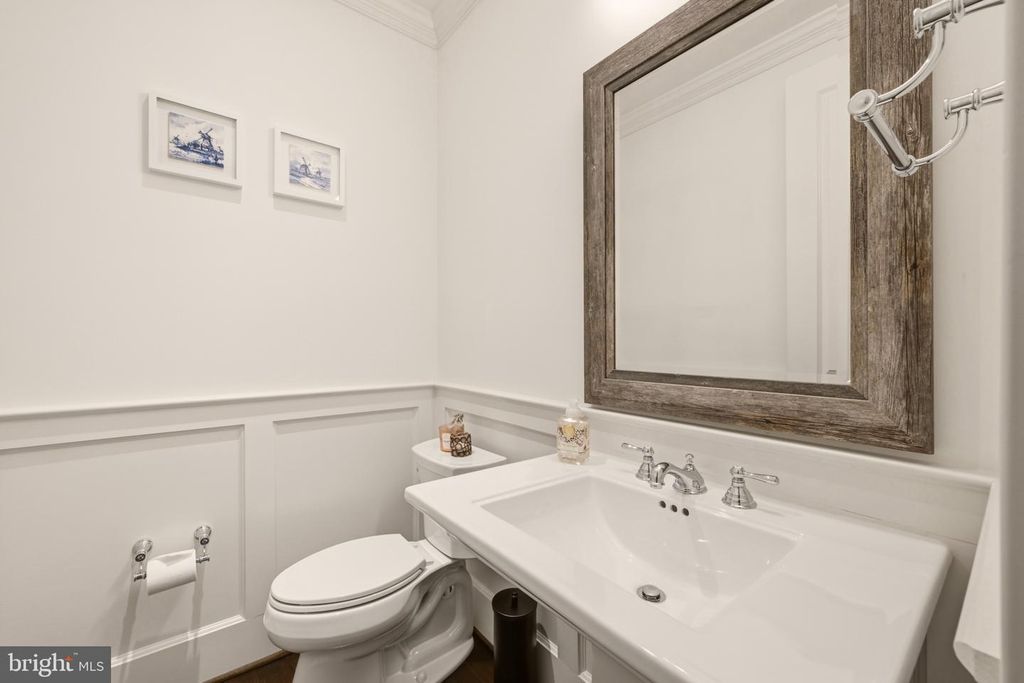 Image 18 of property listing at 4415 COLCHESTER DR, Kensington, MD 20895