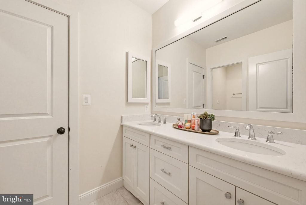 Image 24 of property listing at 4415 COLCHESTER DR, Kensington, MD 20895